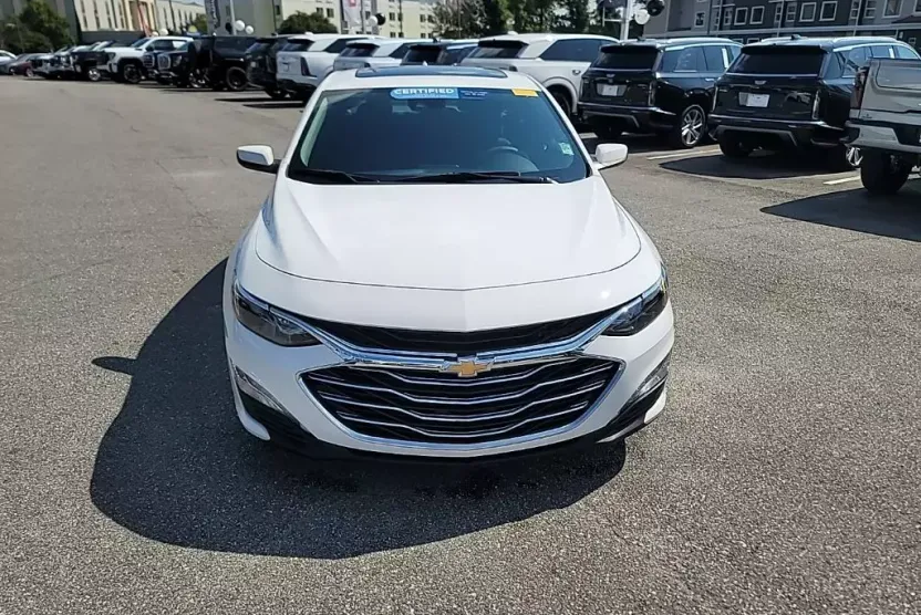 2024 Chevrolet Malibu 1LT photo 1