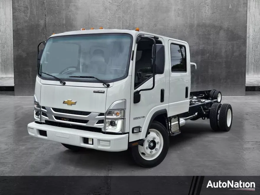 2025 Chevrolet Silverado photo 1
