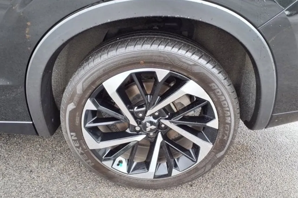 2023 Mitsubishi Outlander PHEV 40th Anniversary Edition photo 1