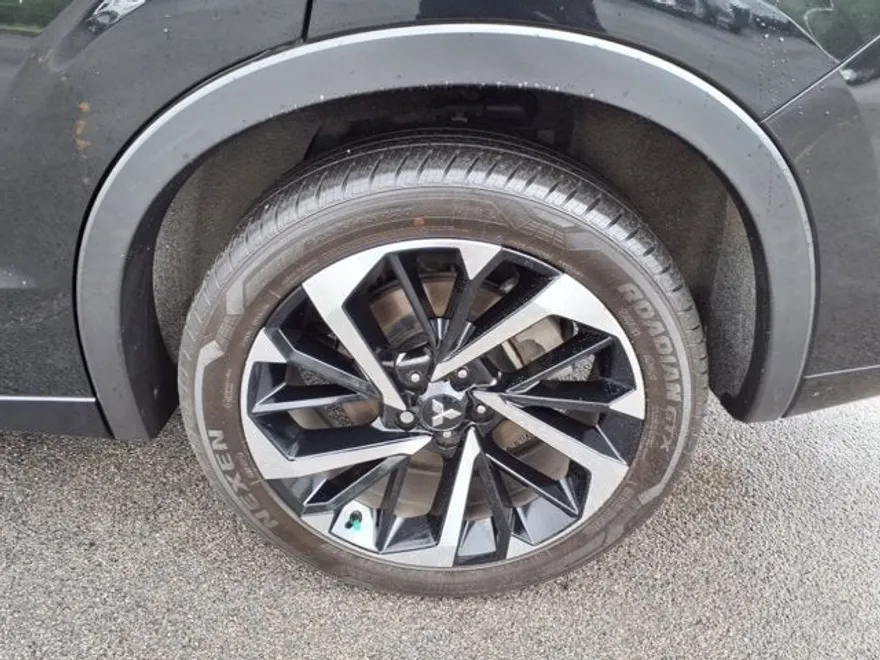 2023 Mitsubishi Outlander PHEV 40th Anniversary Edition photo 1