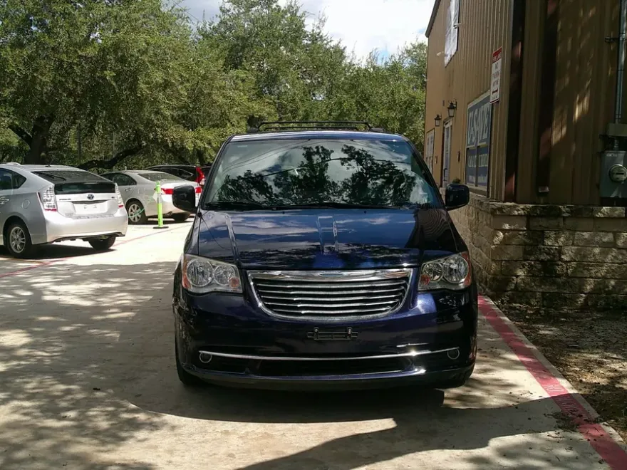 2015 Chrysler Town & Country Touring photo 1