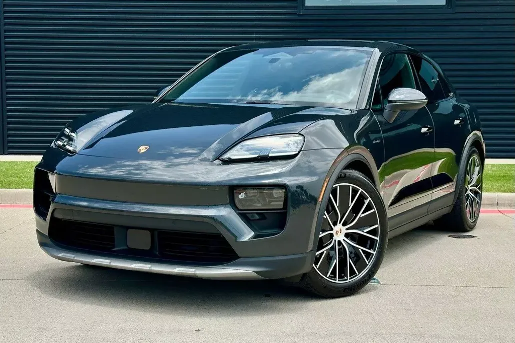 2025 Porsche Macan Electric photo 1