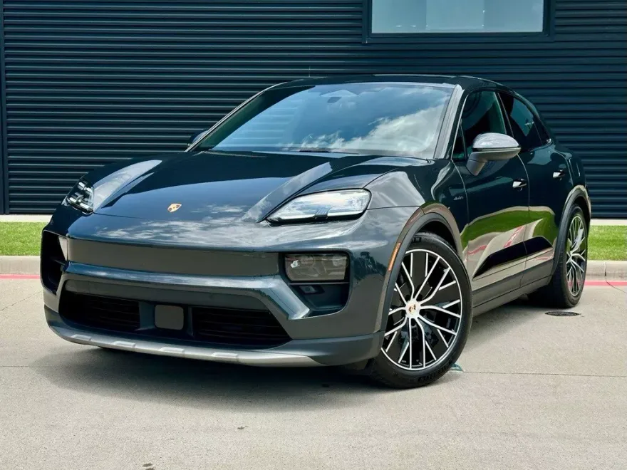 2025 Porsche Macan Electric photo 1