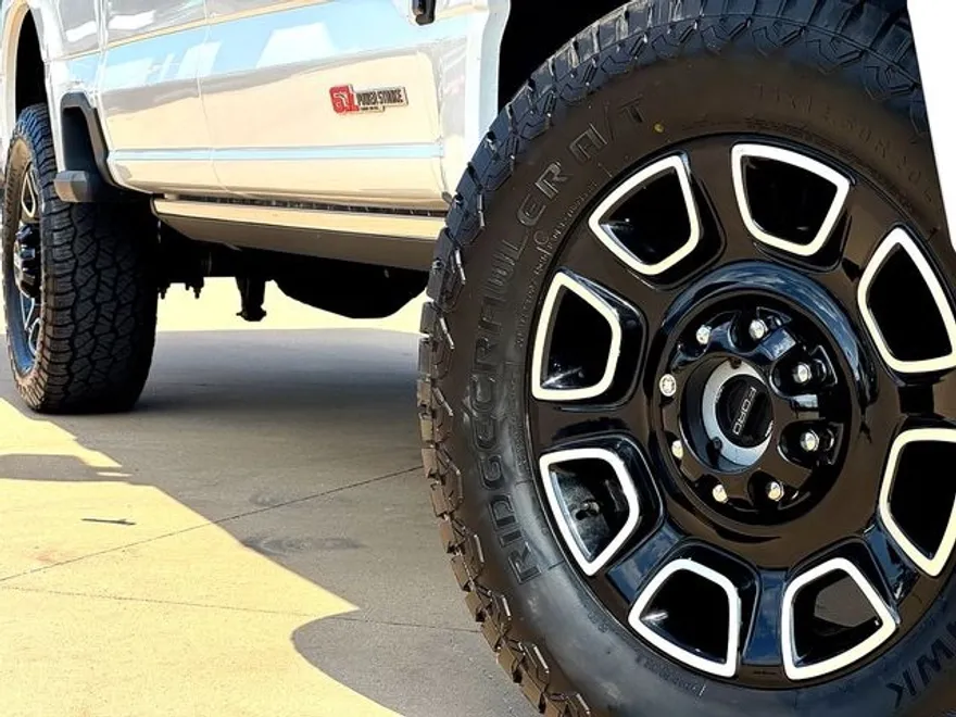 2025 Ford F-250 photo 1