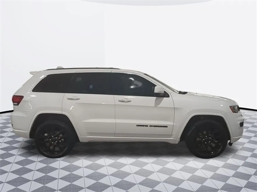 2019 Jeep Grand Cherokee Altitude photo 1