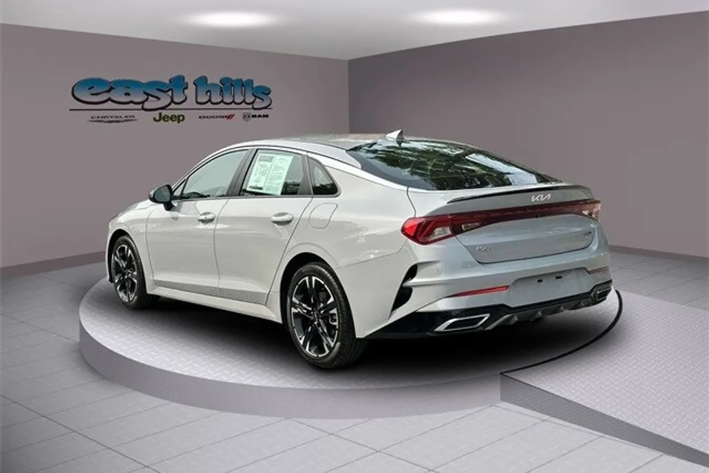 2022 Kia K5 GT-Line photo 1