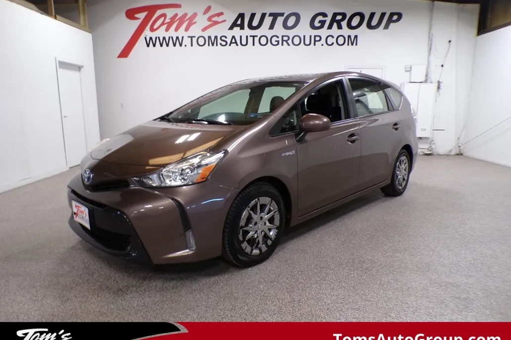 2015 Toyota Prius V Two photo 1