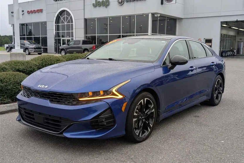 2022 Kia K5 GT-Line photo 1
