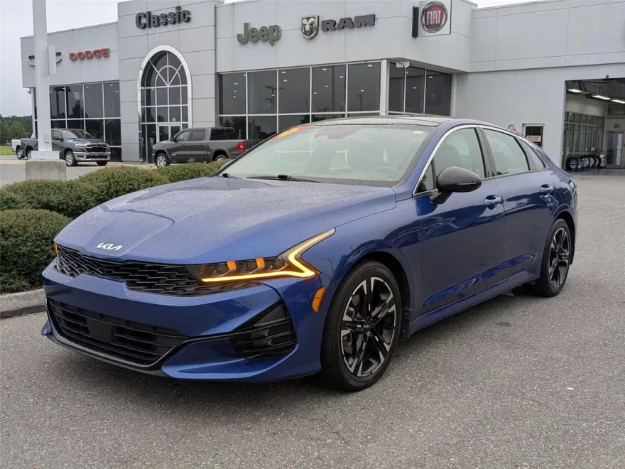2022 Kia K5 GT-Line photo 1