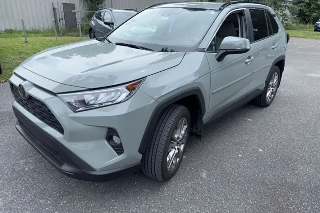 2020 Toyota RAV4 XLE Premium photo 1