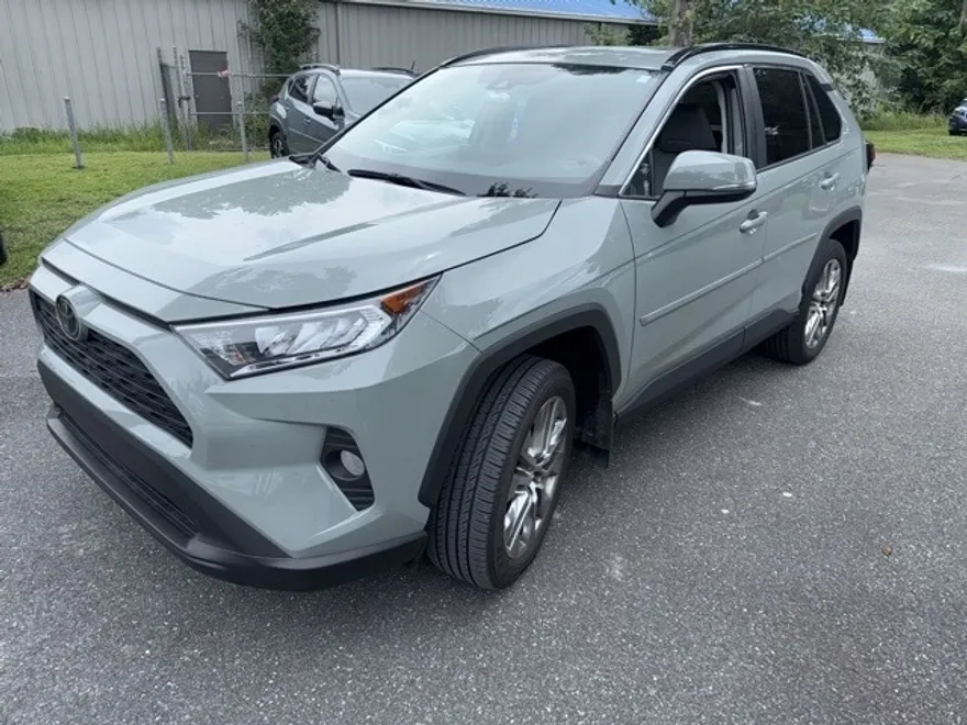 2020 Toyota RAV4 XLE Premium photo 1