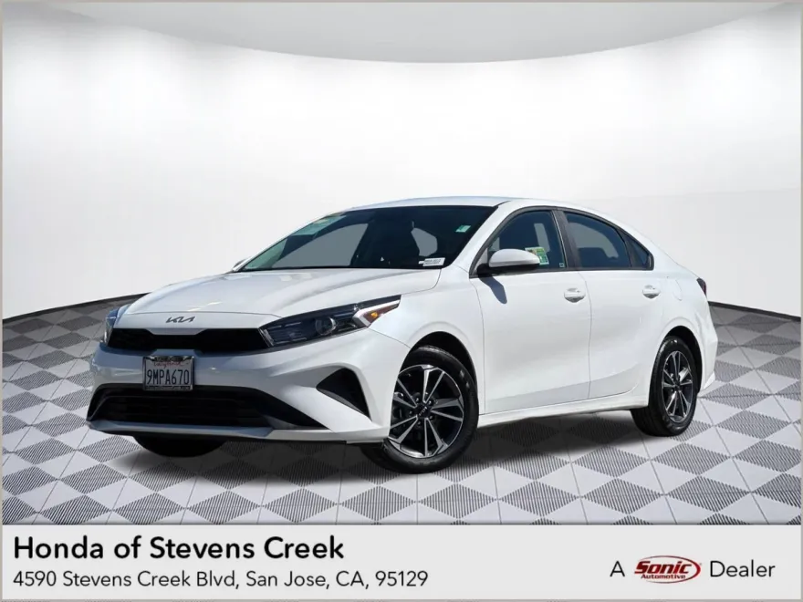 2024 Kia Forte LXS photo 1