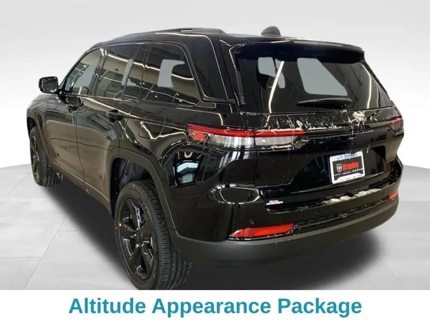 2025 Jeep Grand Cherokee Laredo Altitude photo 1