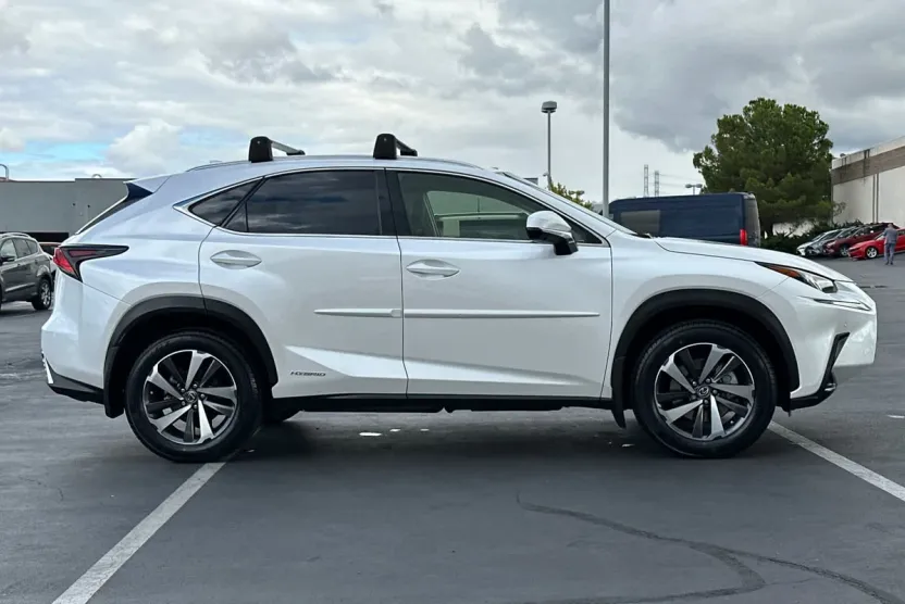 2020 Lexus NX 300h Premium photo 1