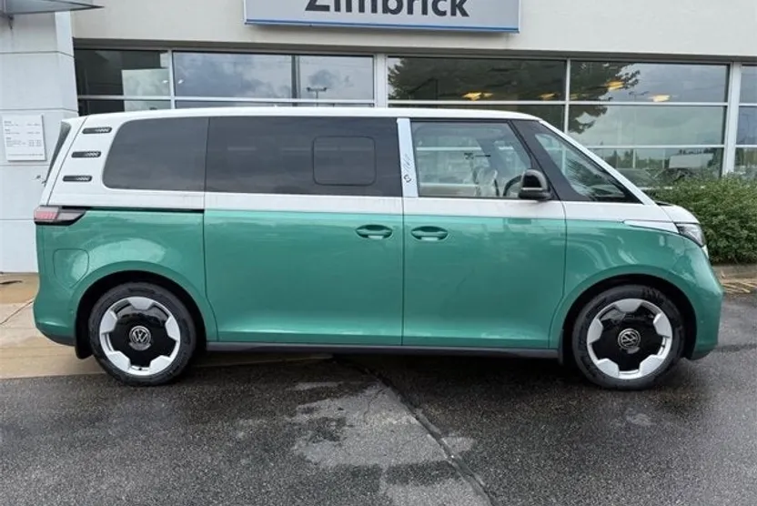 2025 Volkswagen ID. Buzz Pro Plus photo 1