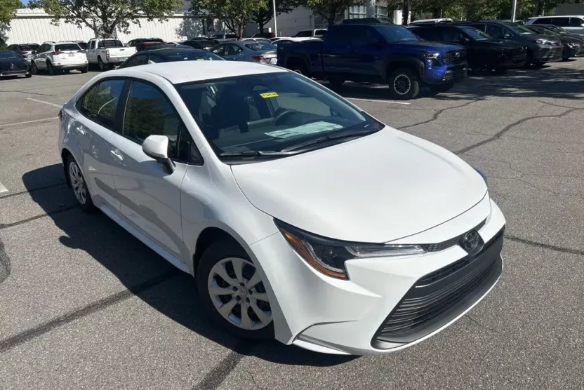 2026 Toyota Corolla LE photo 1