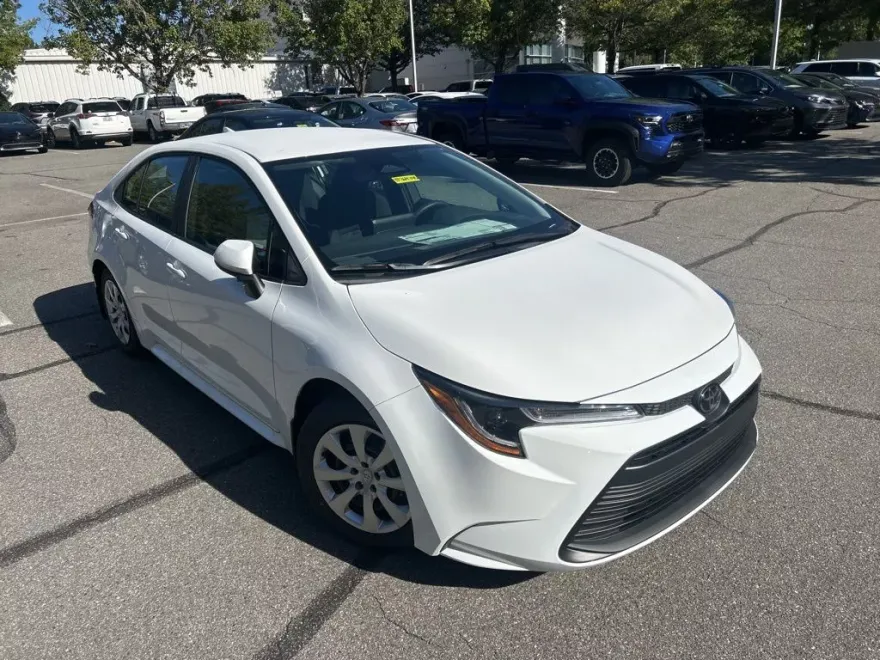 2026 Toyota Corolla LE photo 1