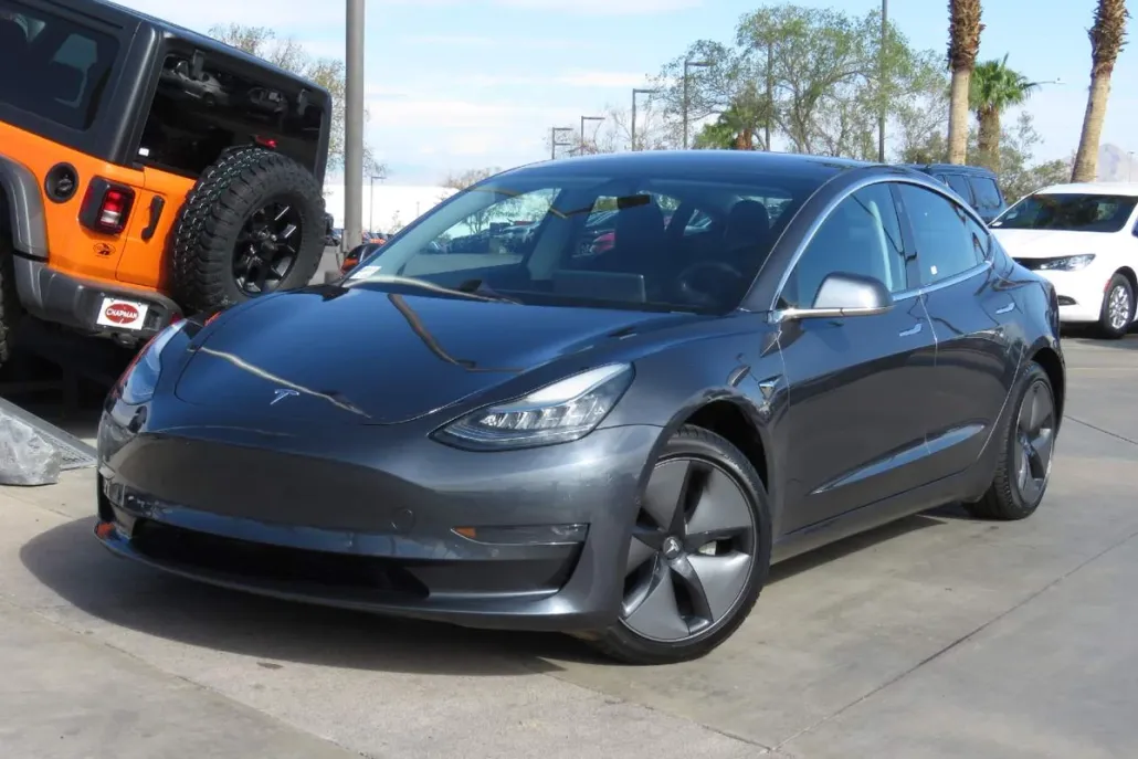 2019 Tesla Model 3 Long Range photo 1
