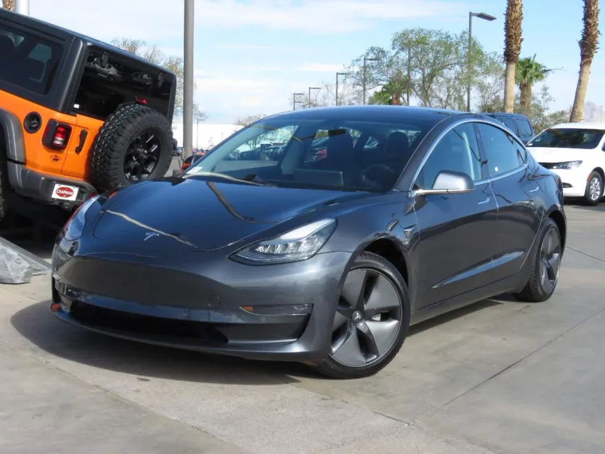 2019 Tesla Model 3 Long Range photo 1