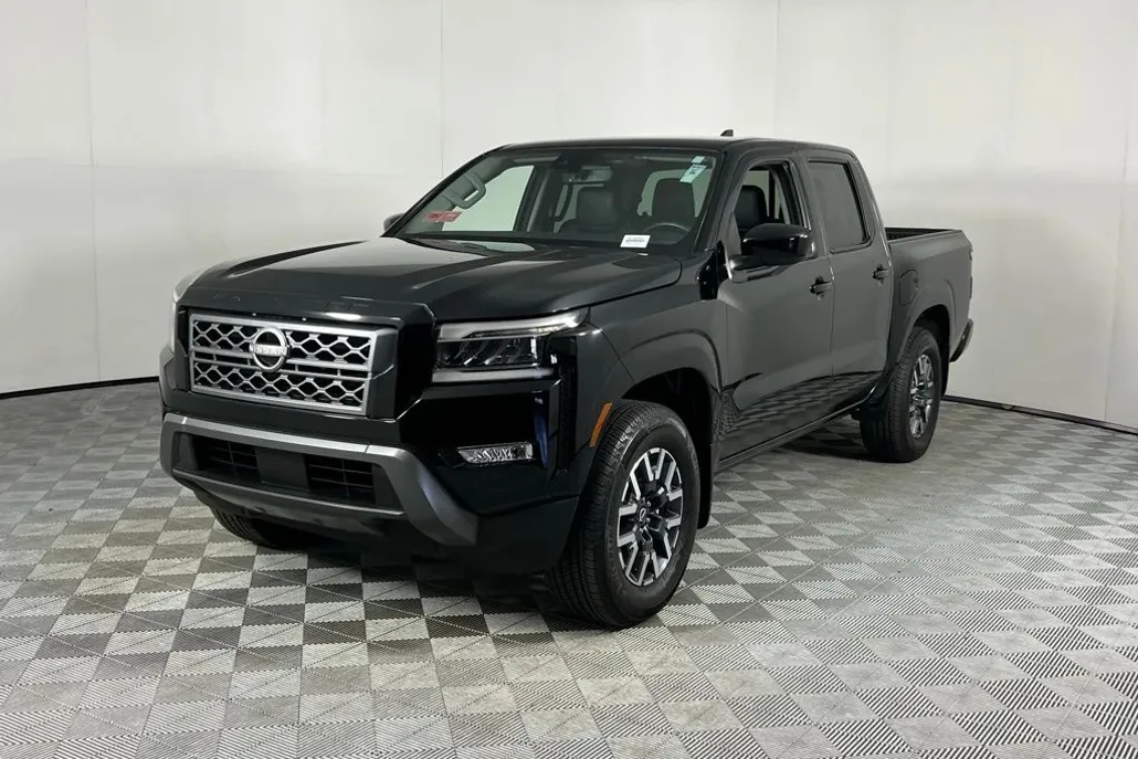 2024 Nissan Frontier SL photo 1