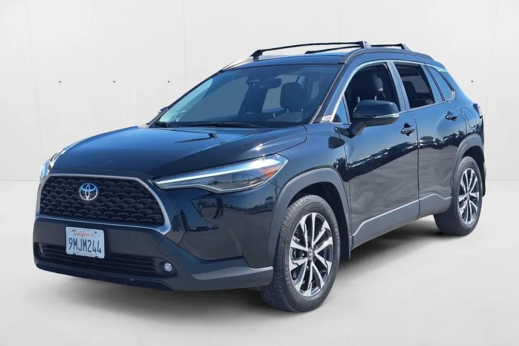 2024 Toyota Corolla Cross XLE photo 1