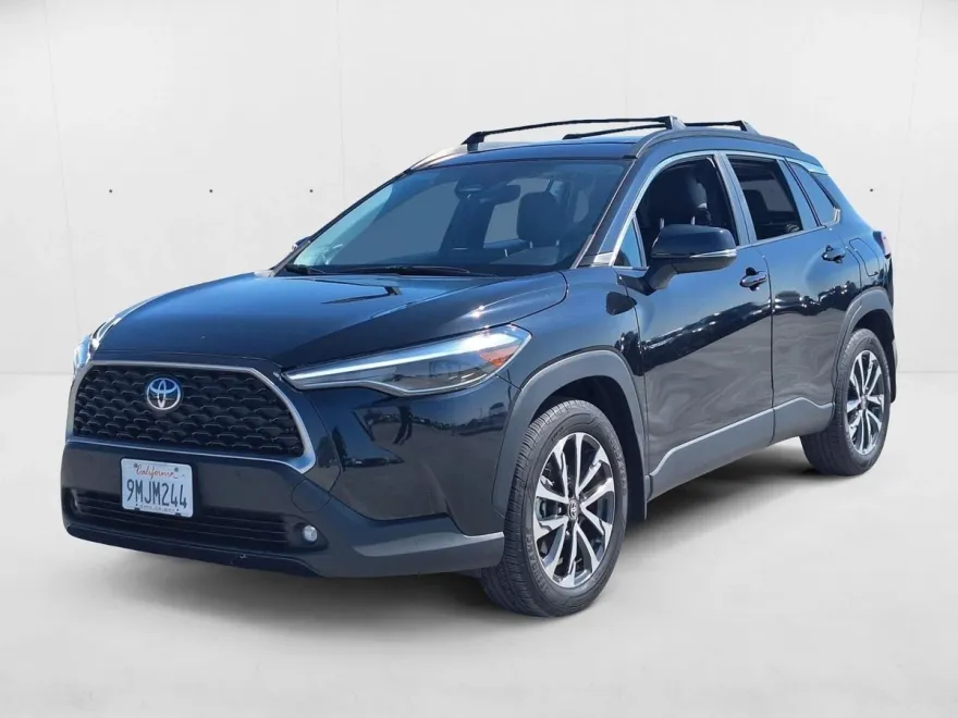 2024 Toyota Corolla Cross XLE photo 1