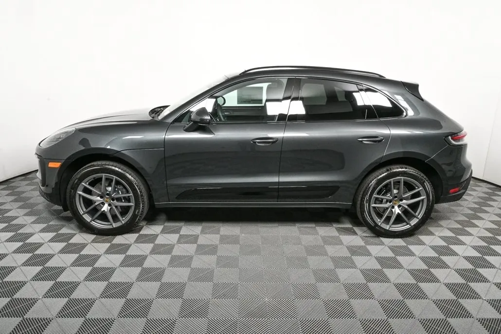 2026 Porsche Macan T photo 1