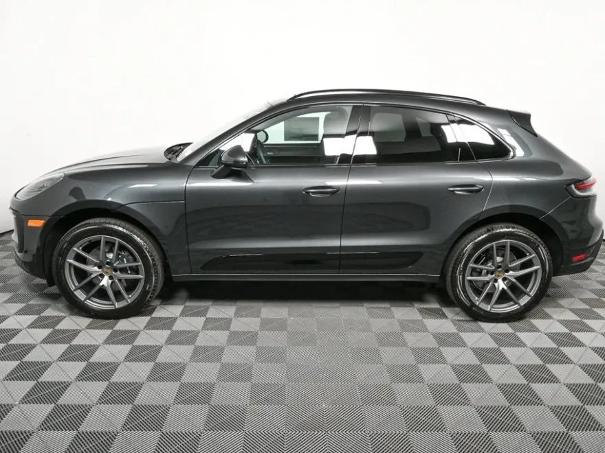 2026 Porsche Macan T photo 1