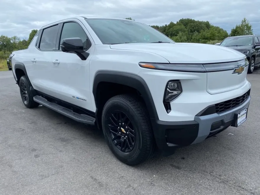 2025 Chevrolet Silverado EV LT photo 1