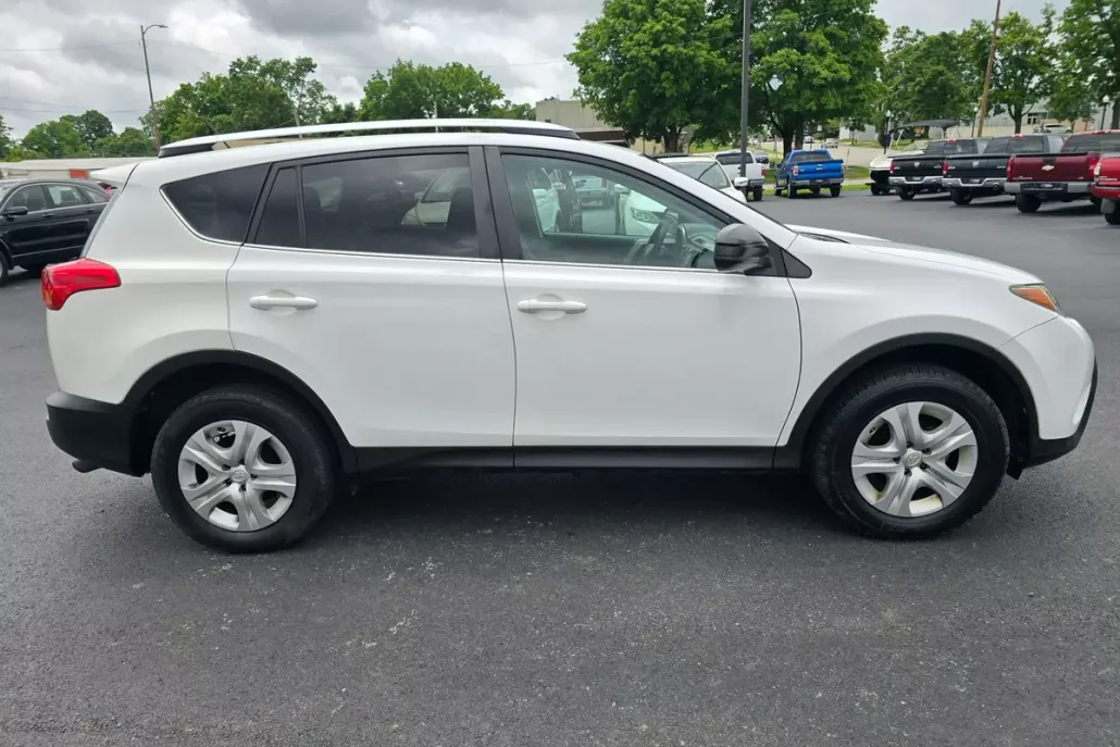 2015 Toyota RAV4 LE Sport photo 1