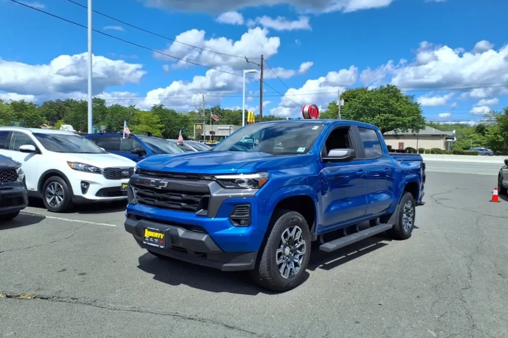 2023 Chevrolet Colorado LT photo 1