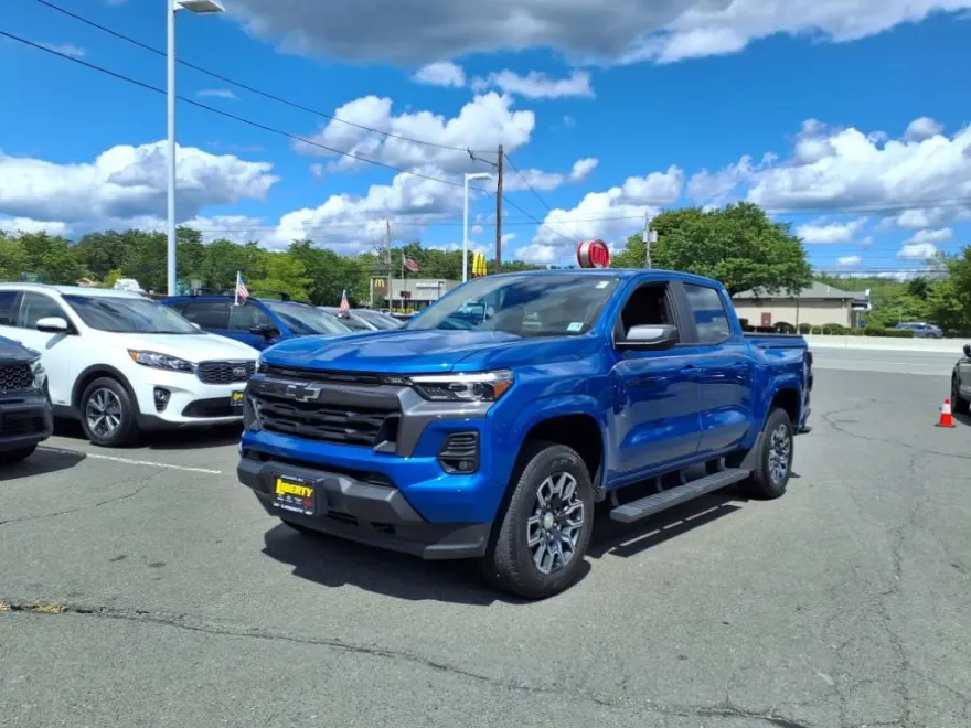 2023 Chevrolet Colorado LT photo 1