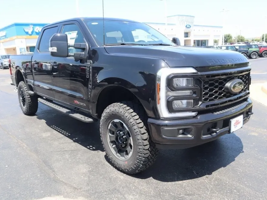 2025 Ford F-250 Lariat photo 1