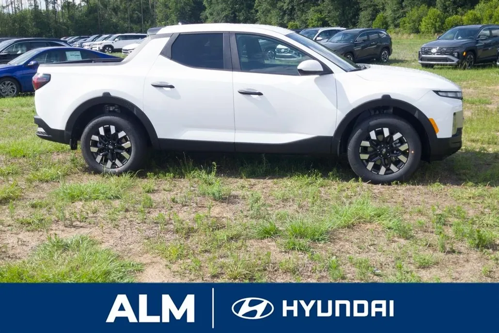 2025 Hyundai Santa Cruz SE photo 1