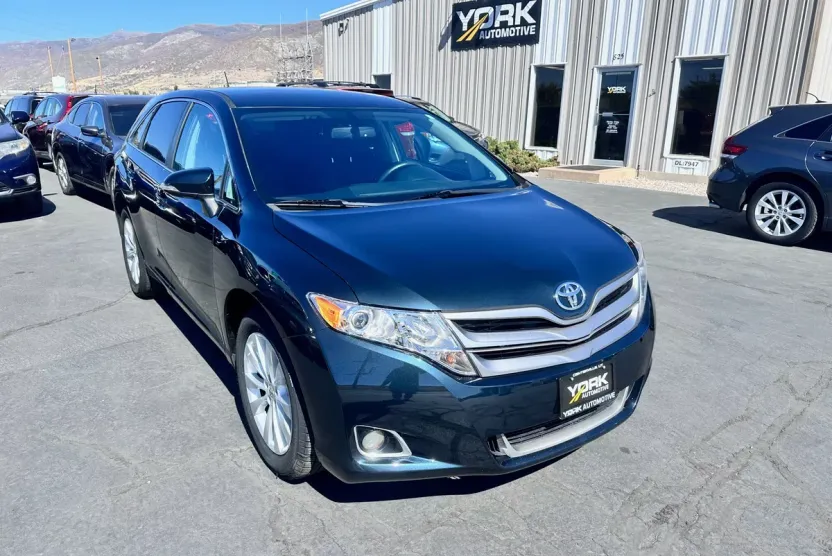 2014 Toyota Venza LE photo 1