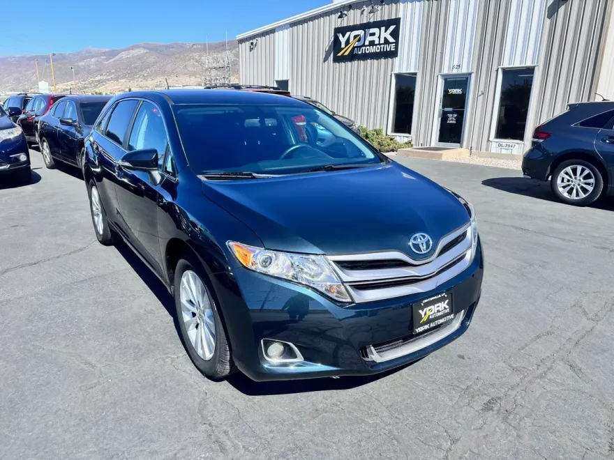 2014 Toyota Venza LE photo 1