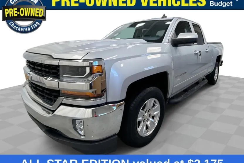 2017 Chevrolet Silverado 1500 LT photo 1