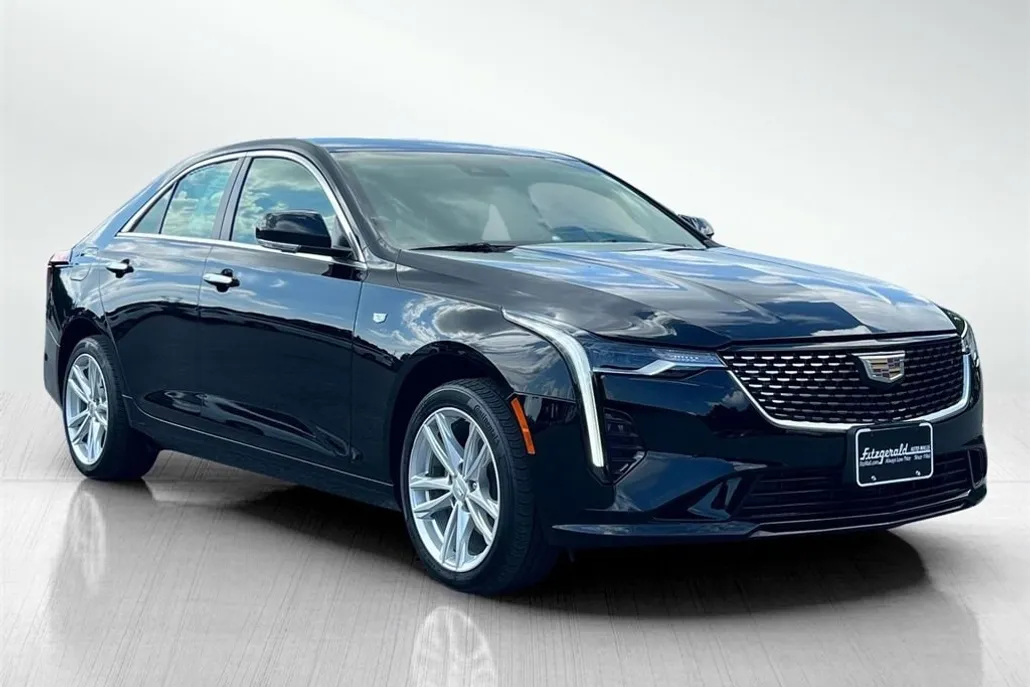 2022 Cadillac CT4 Luxury photo 1