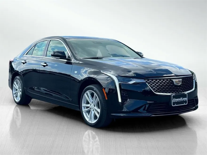 2022 Cadillac CT4 Luxury photo 1