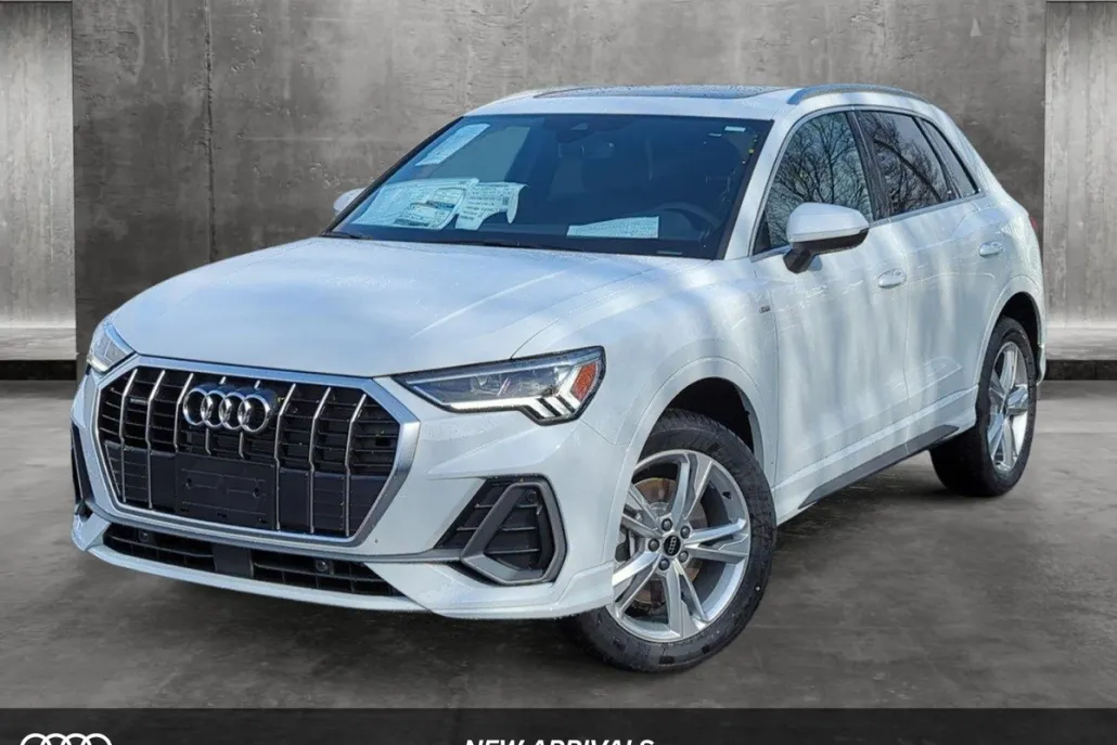 2024 Audi Q3 45 TFSI S line Premium photo 1