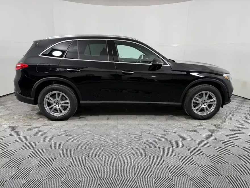 2025 Mercedes Benz GLC 300 4MATIC photo 1