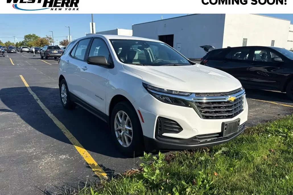 2022 Chevrolet Equinox LS photo 1