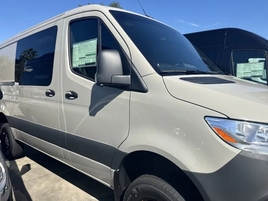 2025 Mercedes Benz Sprinter 2500 photo 1