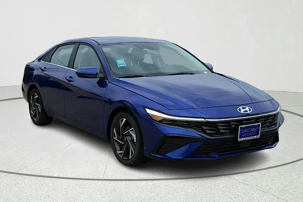 2025 Hyundai Elantra SEL Convenience photo 1