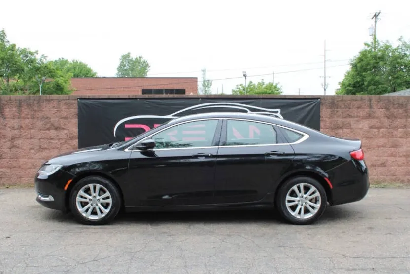 2015 Chrysler 200 Limited photo 1