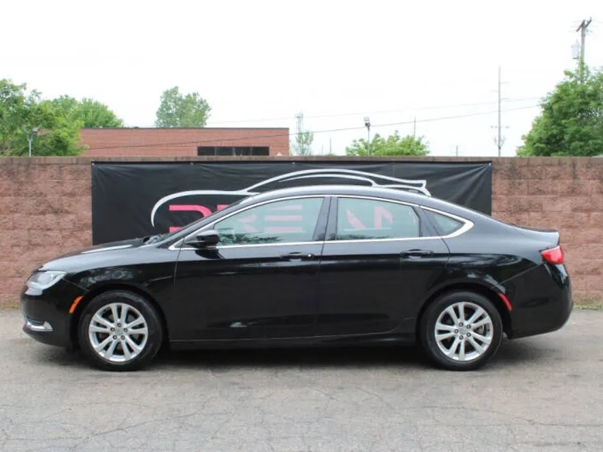 2015 Chrysler 200 Limited photo 1