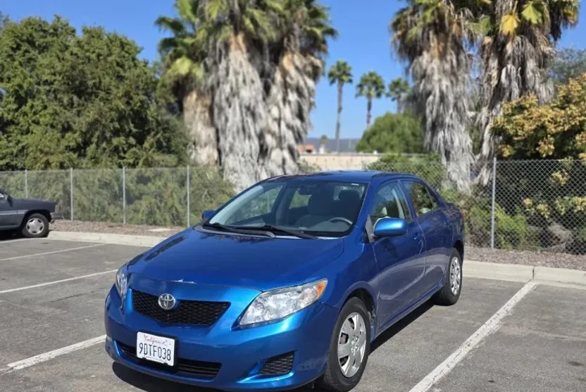 2009 Toyota Corolla LE photo 1