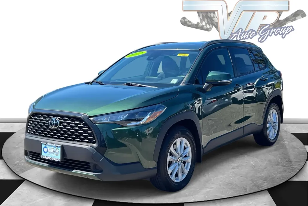 2022 Toyota Corolla Cross LE photo 1