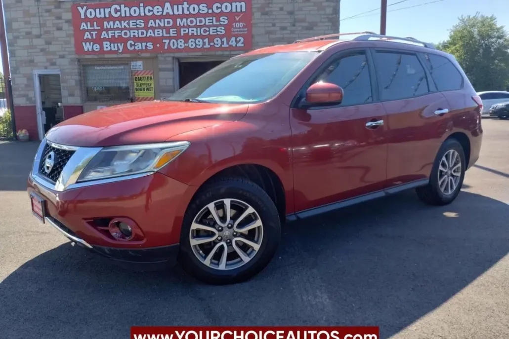 2013 Nissan Pathfinder SV photo 1
