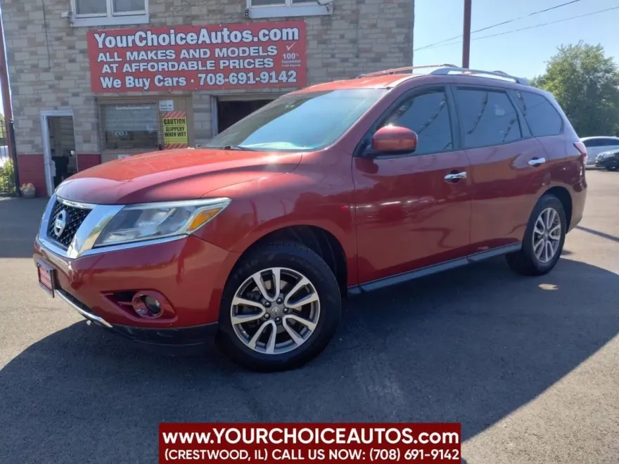 2013 Nissan Pathfinder SV photo 1